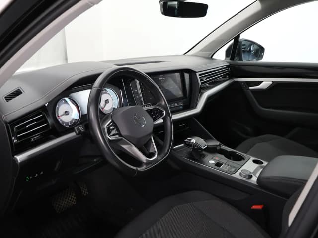 Volkswagen Touareg FRONT_SEAT