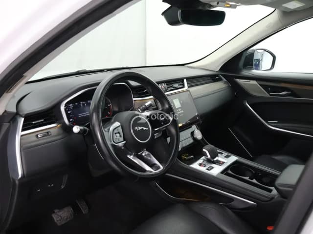 Jaguar F Pace FRONT_SEAT
