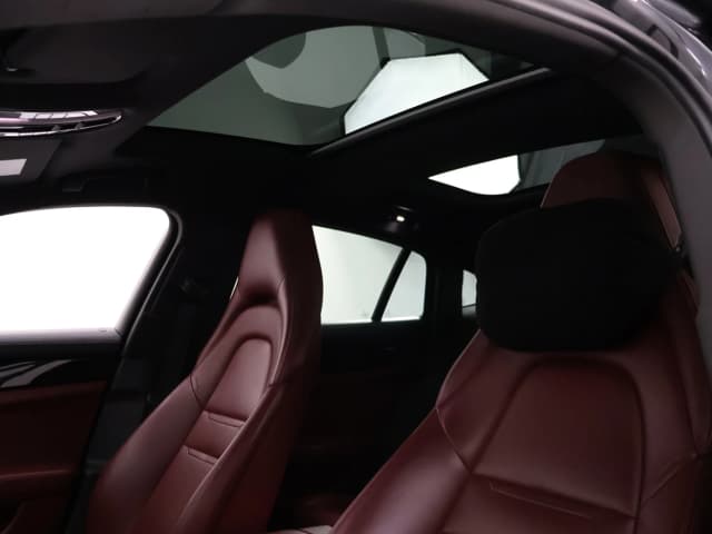 Porsche Panamera FRONT_SEAT