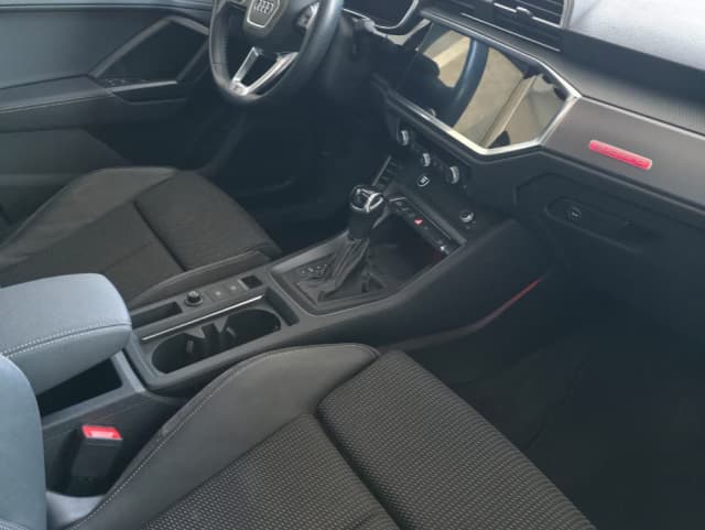 Audi Q3 FRONT_SEAT