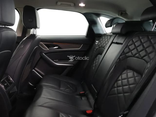 Jaguar F Pace REAR_SEAT