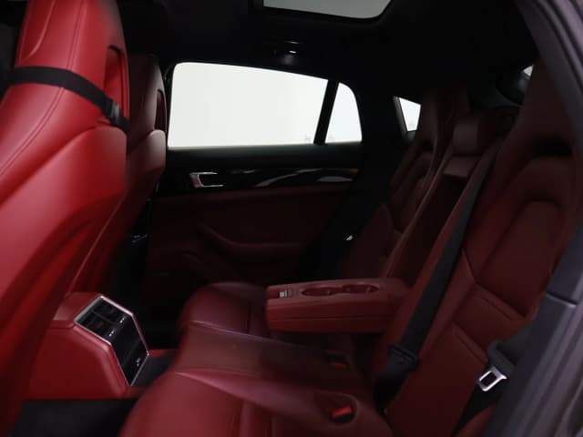 Porsche Panamera REAR_SEAT