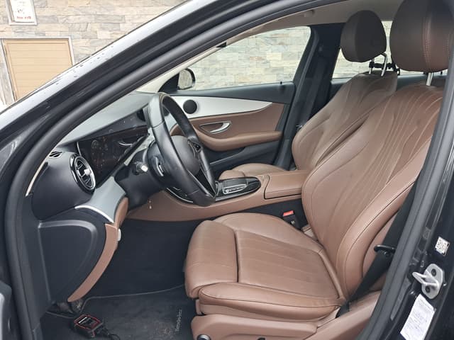 Mercedes Classe E FRONT_SEAT