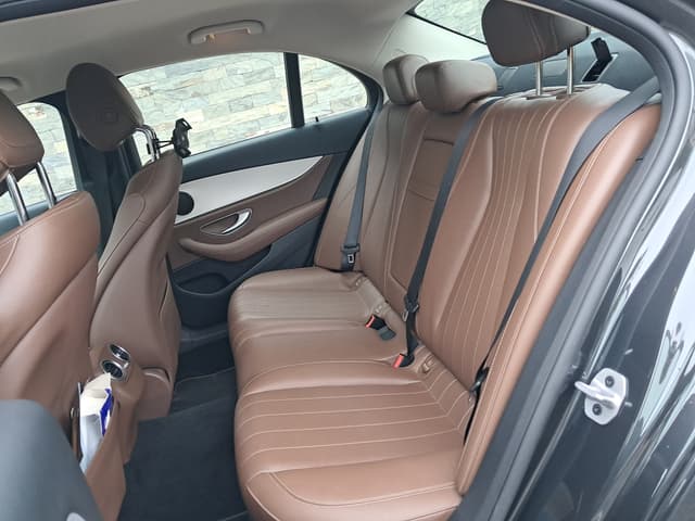 Mercedes Classe E REAR_SEAT