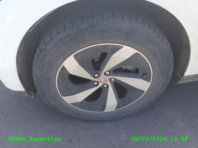 Jaguar F Pace WHEEL_AVG