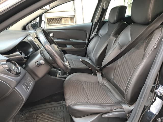 Renault Clio FRONT_SEAT