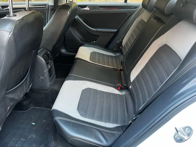 Volkswagen Jetta REAR_SEAT