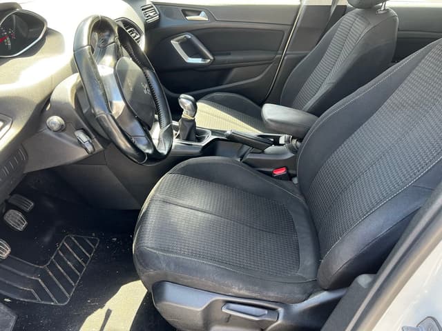 Peugeot 308 FRONT_SEAT