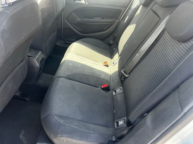 Peugeot 308 REAR_SEAT