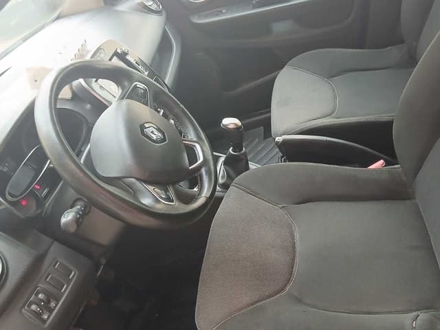 Renault Clio FRONT_SEAT