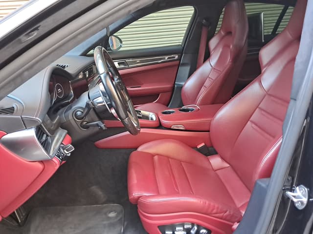 Porsche Panamera FRONT_SEAT