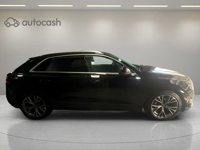 Audi Q8 RIGHT