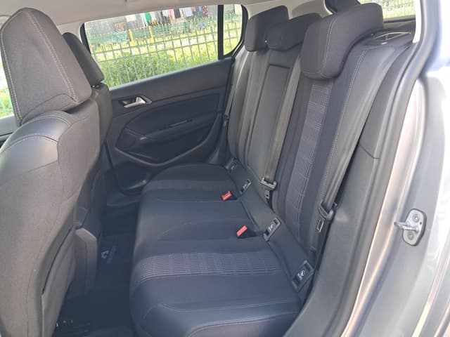 Peugeot 308 REAR_SEAT