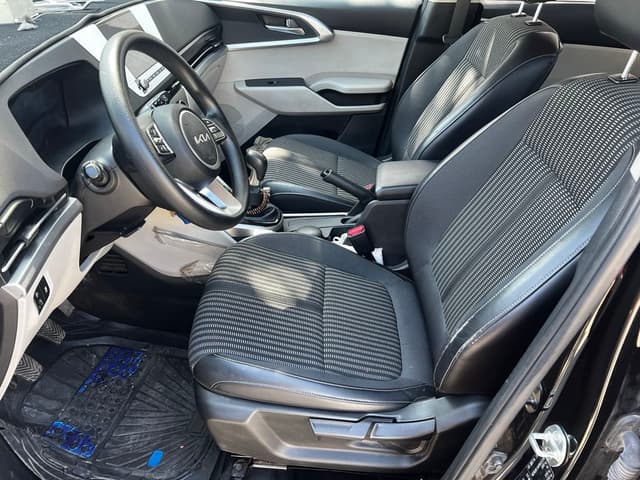 Kia Carens FRONT_SEAT
