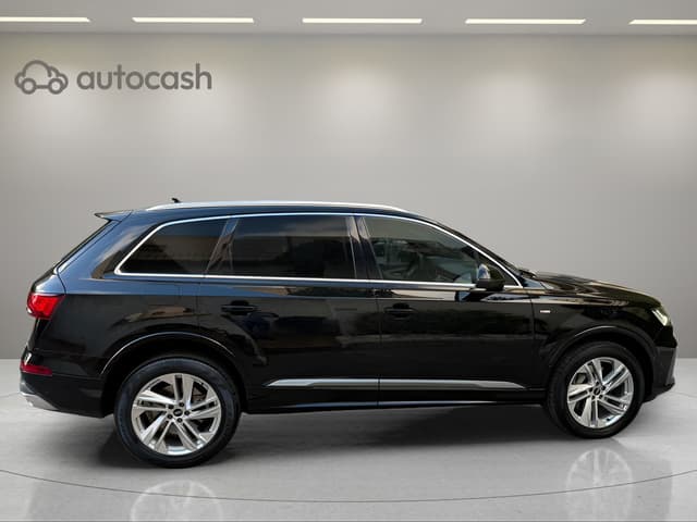 Audi Q7 RIGHT