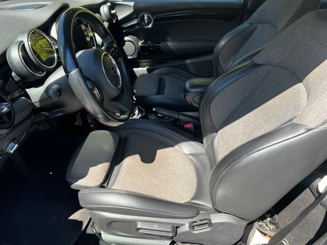 Mini Cooper 3 portes FRONT_SEAT