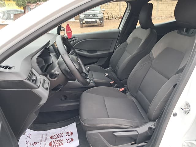 Renault Clio FRONT_SEAT