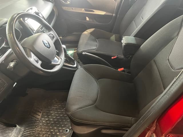 Renault Clio FRONT_SEAT