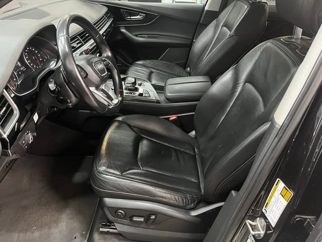 Audi Q7 FRONT_SEAT