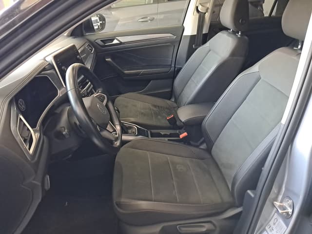 Volkswagen T Roc FRONT_SEAT