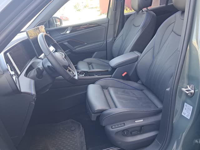 Volkswagen Tiguan FRONT_SEAT