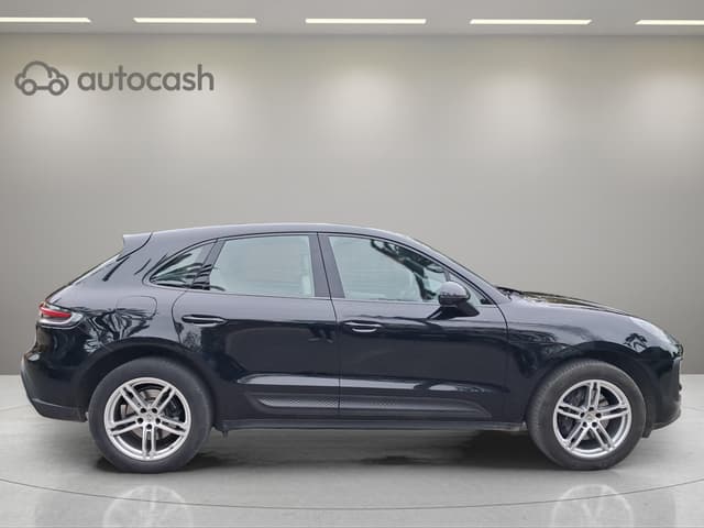 Porsche Macan RIGHT