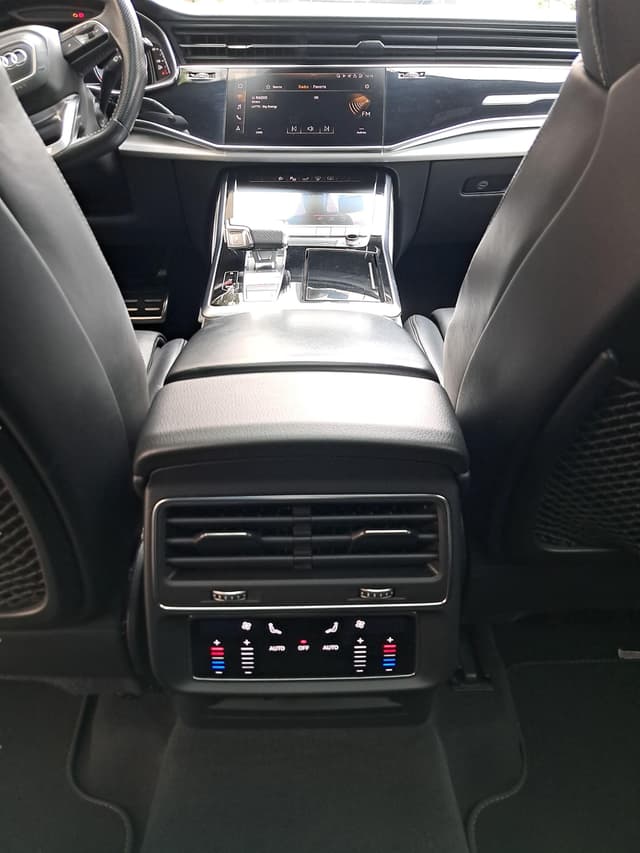 Audi Q8 LEFT