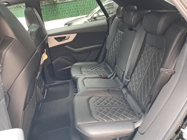 Audi Q8 REAR_SEAT
