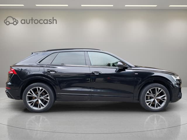 Audi Q8 RIGHT