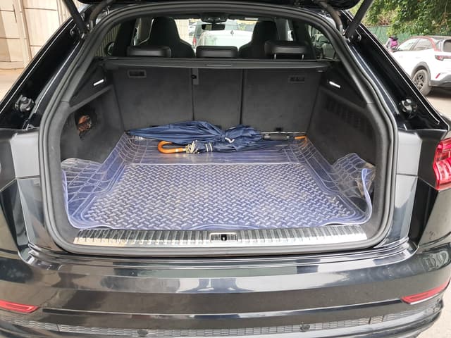 Audi Q8 TRUNK