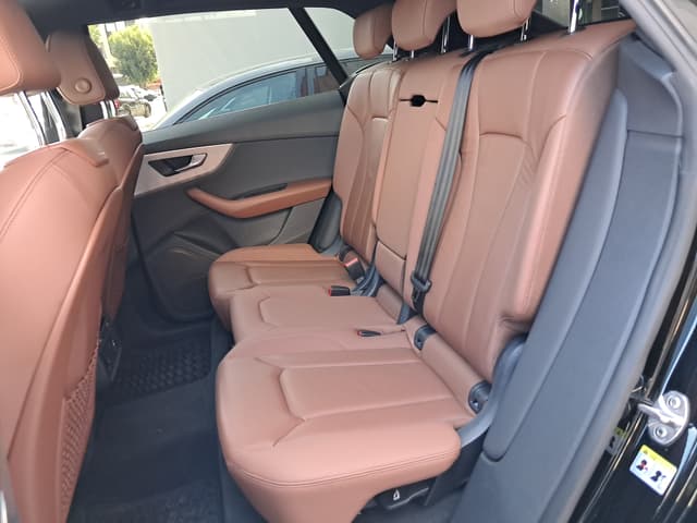 Audi Q8 REAR_SEAT