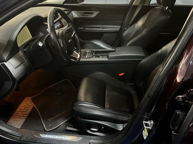 Jaguar XF FRONT_SEAT