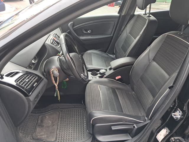 Renault Mégane FRONT_SEAT