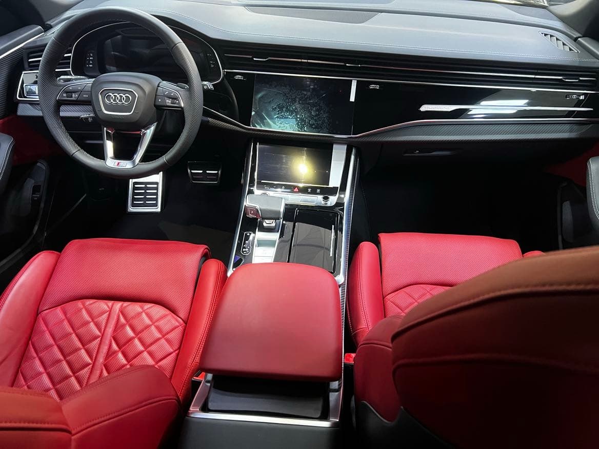 Audi Q8 S LINE+