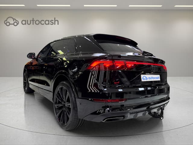 Audi Q8 LEFT