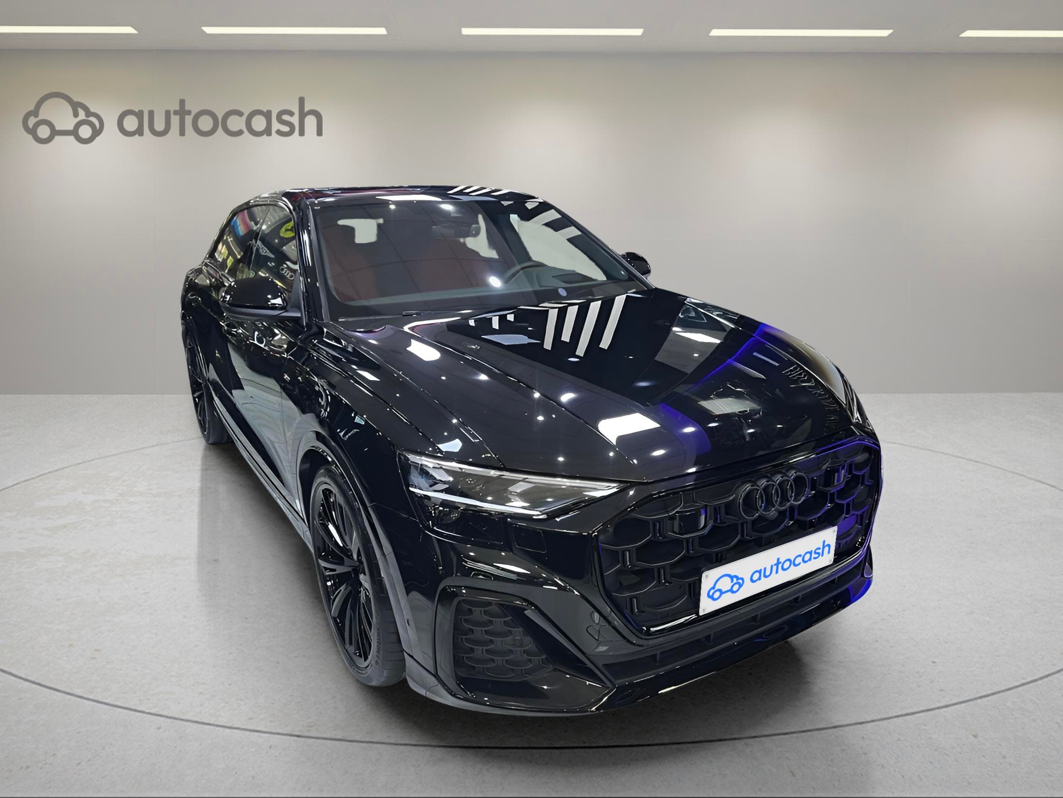 Audi Q8 S LINE+