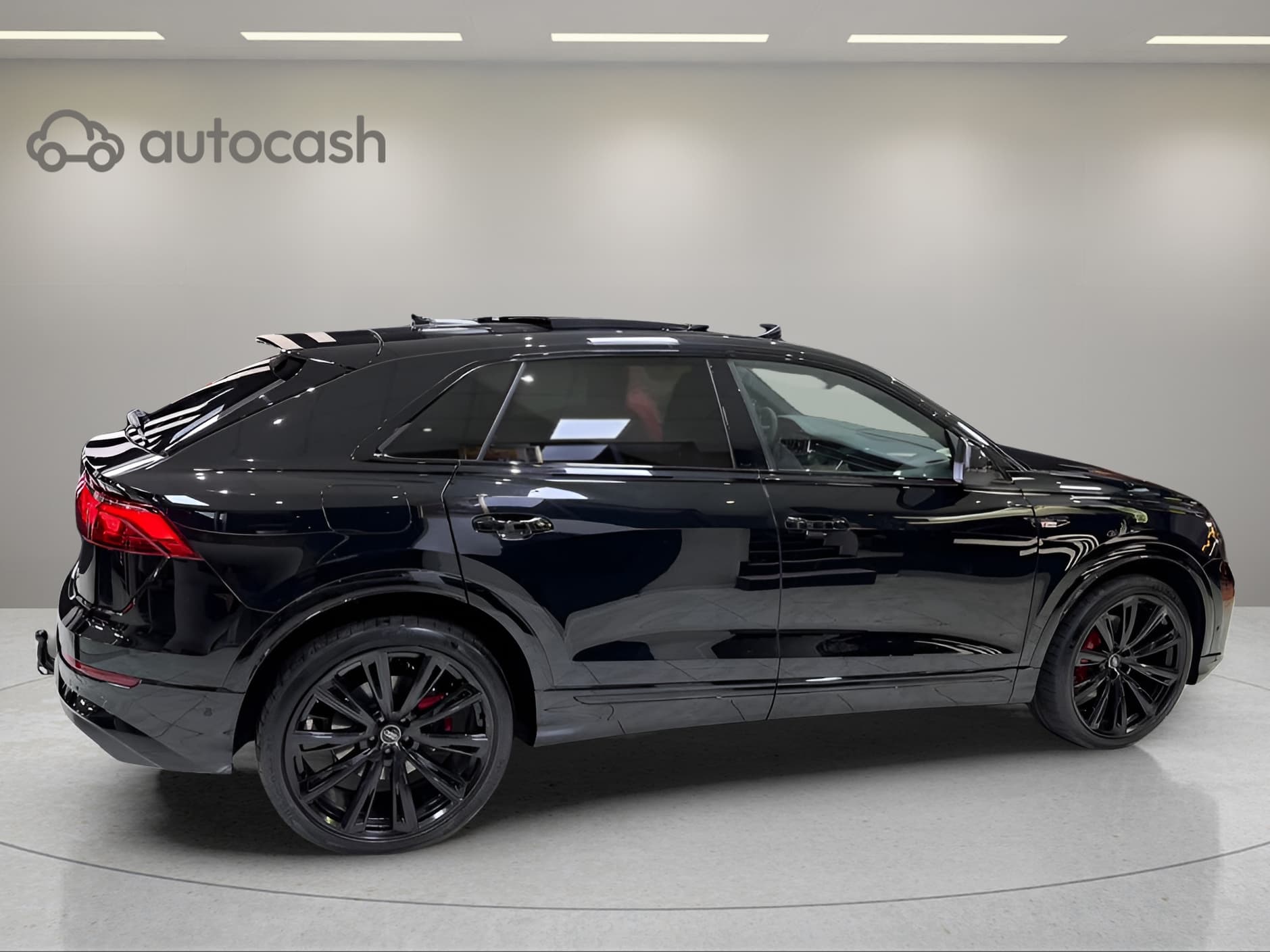 Audi Q8 S LINE+