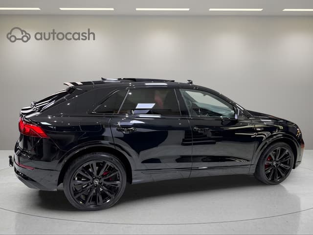 Audi Q8 RIGHT