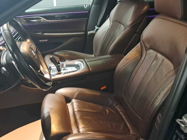 Bmw Série 7 FRONT_SEAT