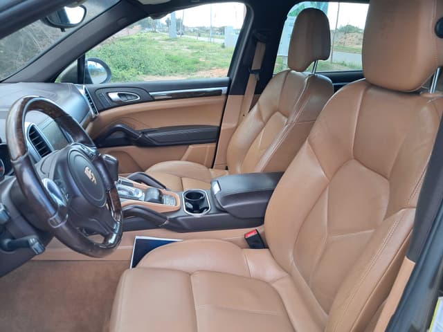 Porsche Cayenne FRONT_SEAT