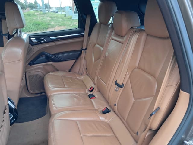 Porsche Cayenne REAR_SEAT