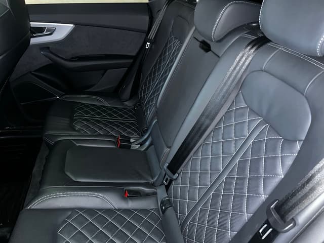 Audi Q8 REAR_SEAT