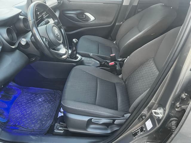 Toyota Yaris FRONT_SEAT