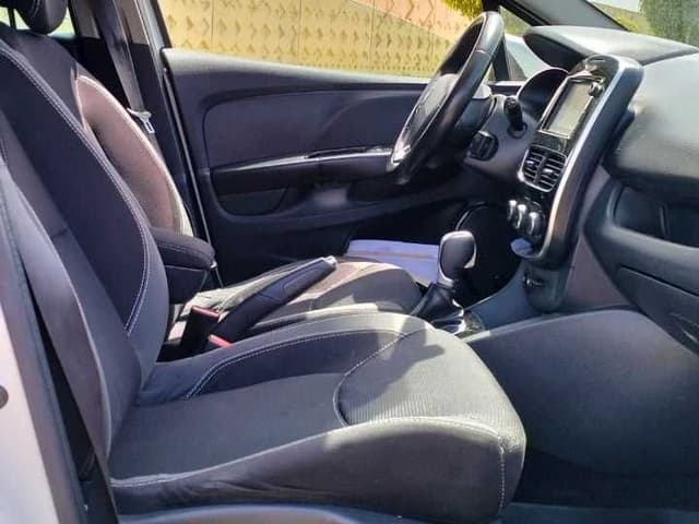 Renault Clio FRONT_SEAT