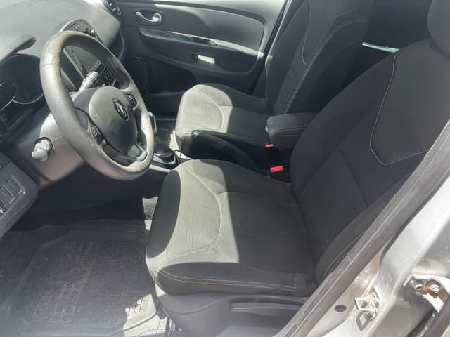 Renault Clio FRONT_SEAT