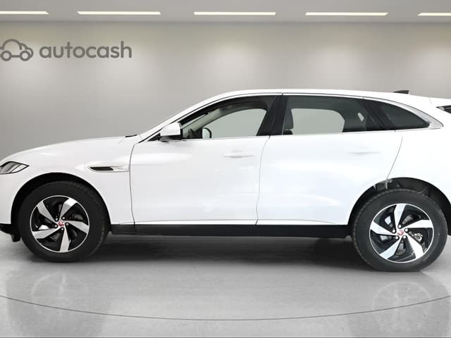 Jaguar F Pace LEFT