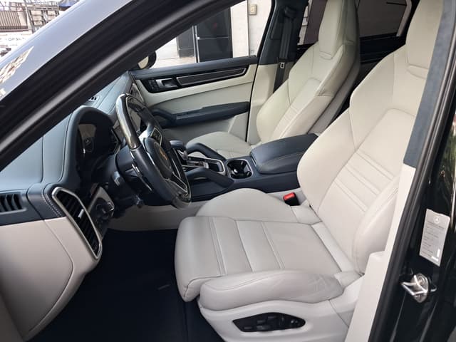 Porsche Cayenne Coupé FRONT_SEAT