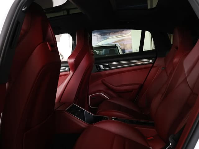 Porsche Panamera REAR_SEAT