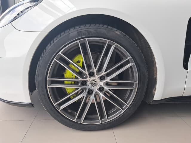 Porsche Panamera WHEEL_AVG