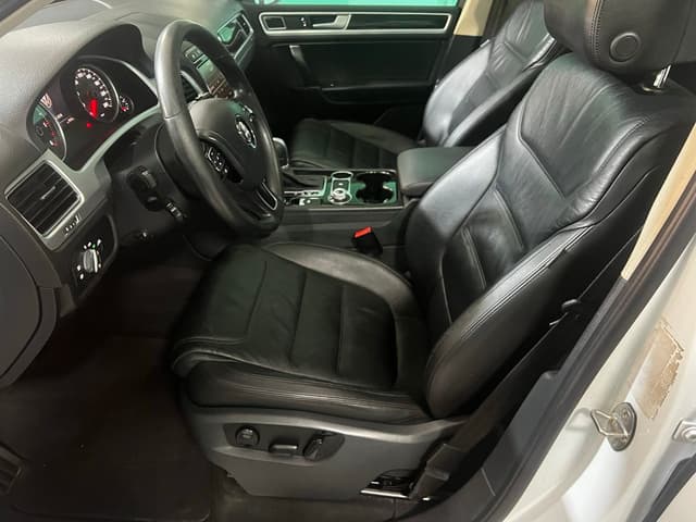 Volkswagen Touareg FRONT_SEAT